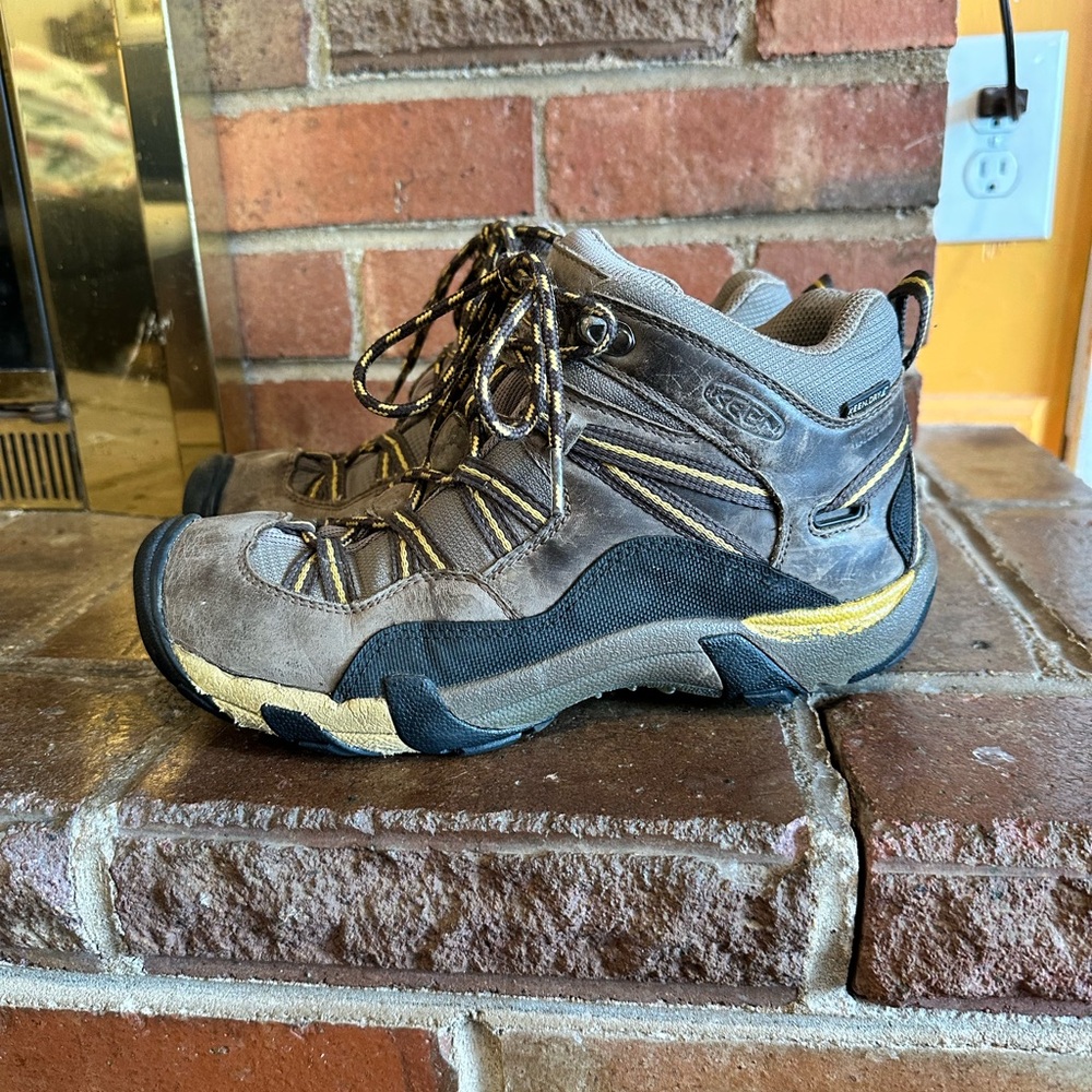 Women’s Keen Hiking Boots Size 9, Brown with Yellow Accents - Picture 3 of 7